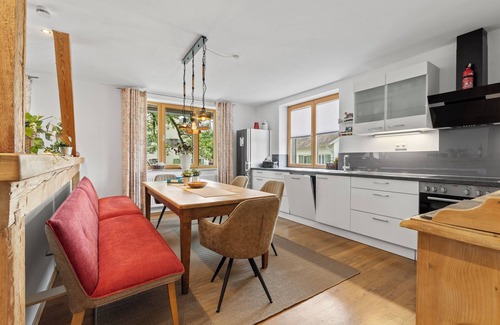 Memmingen Apartment | Apartment "Brunnen" Quiet location/Lots of nature/120 qm/balcony and garden