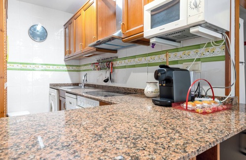 Creixell Apartment | Apartment 'Bumbai' with Shared Pool, Private Garden and Air Conditioning