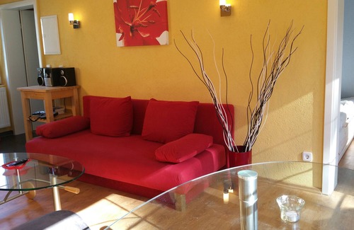 Joachimsthal Apartment | Apartment 'Bungalow Rot M1 Schlafzimmer' with Private Terrace, Shared Garden and Wi-Fi