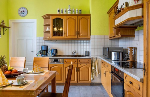 Plaue Apartment | Apartment "Burgblick" with Mountain View, Shared Terrace & Wi-Fi