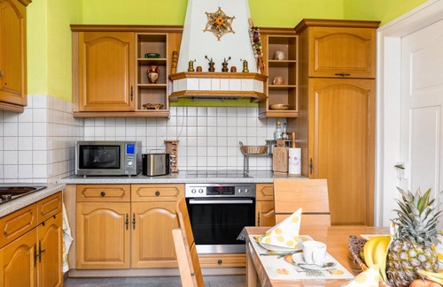 Plaue Apartment | Apartment "Burgblick" with Mountain View, Shared Terrace & Wi-Fi