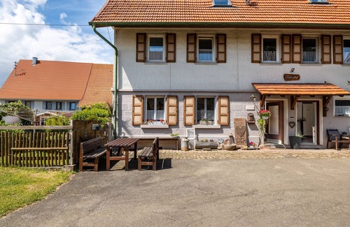 Rosenfeld Apartment | Apartment 'Burgzimmer' with Shared Garden and Wi-Fi