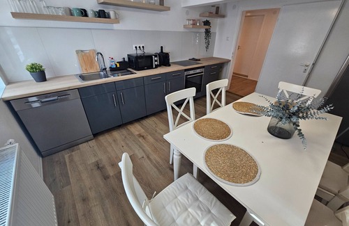 Thungen Apartment | Apartment 'By B' with Private Terrace and Wi-Fi