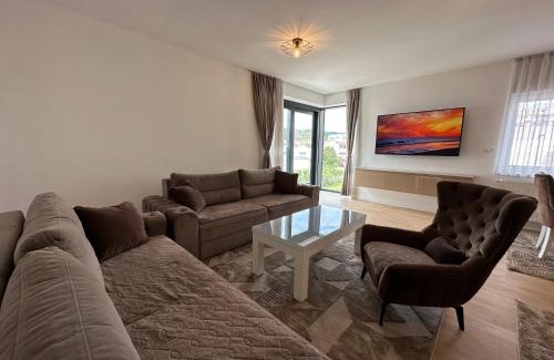 Alipasin Most Apartment | Apartment by expert Ado