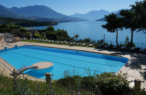 Chorges House | Apartment by Lake Serre-Ponçon with Pool