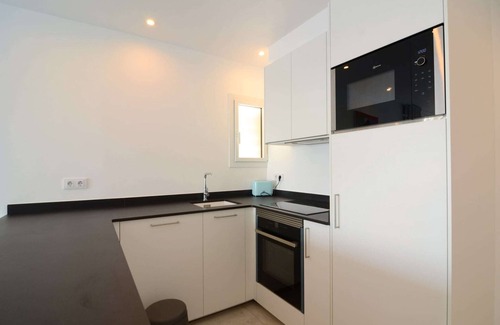Pedrinya Apartment | Apartment by Marina with Scenic Views