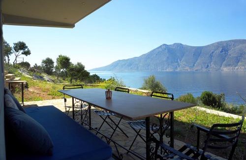 Platees House | Apartment by The Sea Near Athens