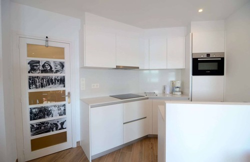 Pedrinya Apartment | Apartment by the Sea with Pool in Spain