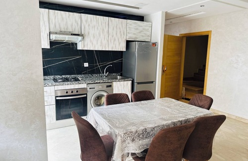 Pont Blondin Apartment | Apartment by the sea