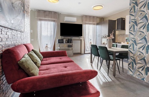 Peschiera del Garda Apartment | Apartment 'Casa Cattaleya Del Sol' with Lake View, Wi-Fi and Air Conditioning