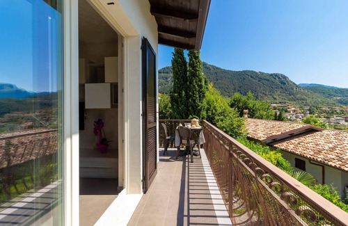 Vesio Apartment | Apartment 'Casa Stella' with Lake View, Private Terrace and Wi-Fi