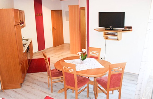 Lonsee Apartment | Apartment 'C' with Balcony and Wi-Fi