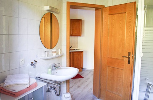 Lonsee Apartment | Apartment 'C' with Balcony and Wi-Fi
