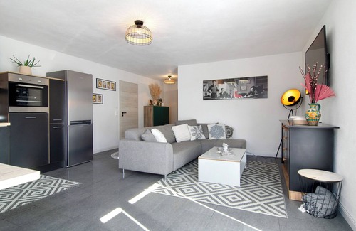Orsingen-Nenzingen Apartment | Apartment 'Casa Ruf' with Private Terrace and Wi-Fi