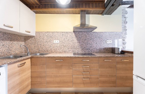 Alcala de la Selva Apartment | Apartment 'Casa El Cojo 2a' with Mountain View, Balcony and Wi-Fi