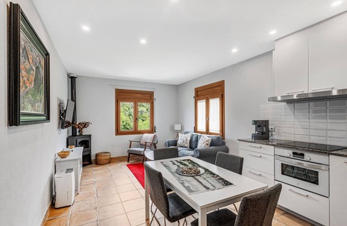 Sant Quirze Safaja Apartment | Apartment 'Cal Ton' with Mountain View, Shared Garden and Air Conditioning