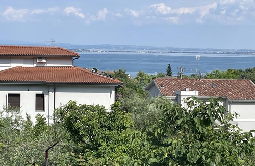 Monte Apartment | Apartment 'Casa Emiliano' with Lake View, Wi-Fi and Air Conditioning