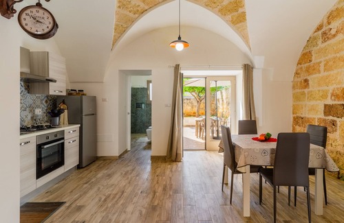 Acquarica del Capo Apartment | Apartment 'Casa Incanto' with Private Garden and Air Conditioning