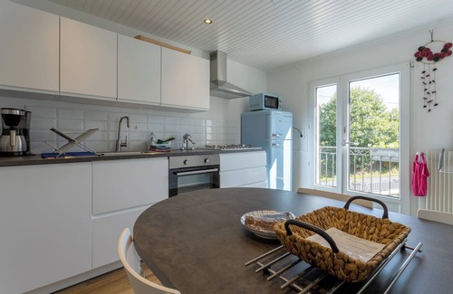Clohars-Fouesnant Apartment | Apartment 'Calme Campagne Piscine' with Shared Pool, Shared Garden and Wi-Fi