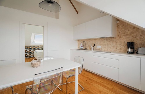 Cimetiere de l'Est Apartment | Apartment 'Calme Proche Centre Ville' with Wi-Fi