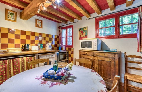 Fourques Apartment | Apartment 'Camoin' with Private Pool, Wi-Fi and Air Conditioning