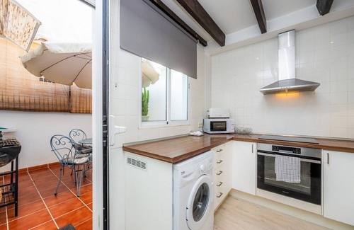 Moscari Apartment | Apartment 'Can Roses' with Private Terrace, Wi-Fi and Air Conditioning