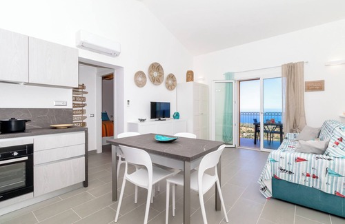 Trinita d'Agultu Apartment | Apartment Carolina House Near the Beach with Sea View, A/C, Wi-Fi, Terrace & Balcony