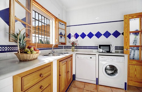 Chipiona Apartment | Apartment 'Caracola' with Private Terrace, Wi-Fi and Air Conditioning