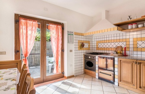 Susa Apartment | Apartment Casa Relax. Garden with Lake View and Wi-Fi – Pets Allowed