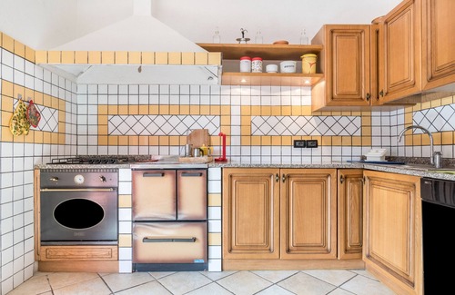 Susa Apartment | Apartment Casa Relax. Garden with Lake View and Wi-Fi – Pets Allowed