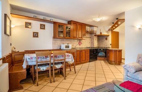 Grauno House | Apartment 'Casa Al Portico Val Di Cembra' with Mountain View and Balcony