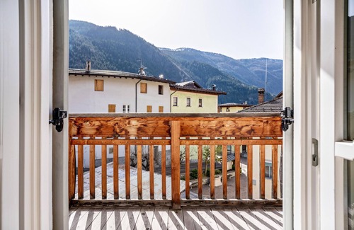 Molveno Apartment | Apartment 'Casa Batistei Ribes' with Lake View, Balcony and Wi-Fi