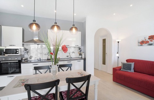 Alassio Apartment | Apartment 'Casa Betty' with Sea View, Wi-Fi and Air Conditioning