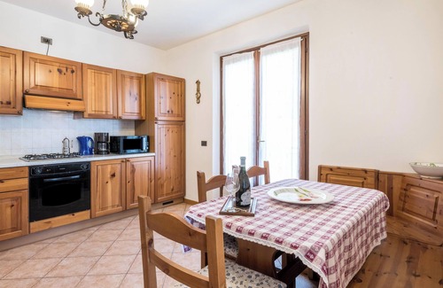 Tremosine Apartment | Apartment 'Casa Chiara' with Lake View, Private Terrace and Wi-Fi