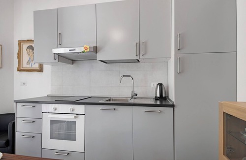 Casarza Ligure Apartment | Apartment 'Casa Degli Artisti 1' with Balcony, Wi-Fi and Air Conditioning