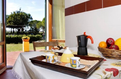 Orbetello Apartment | Apartment "Casa Dante" with hills and Monte Argentario view, 2 Private Terraces & Wi-Fi