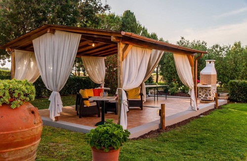Orbetello Apartment | Apartment "Casa Dante" with hills and Monte Argentario view, 2 Private Terraces & Wi-Fi