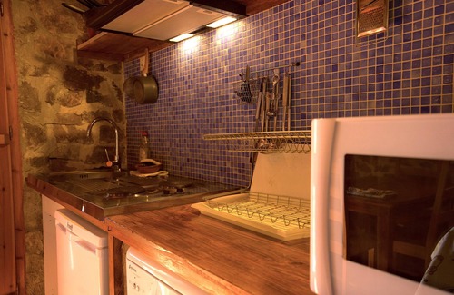 La Cuevarruz Apartment | Apartment "Casa de los Sueños - Serrans" with Private Balcony, Shared Pool & Wi-Fi