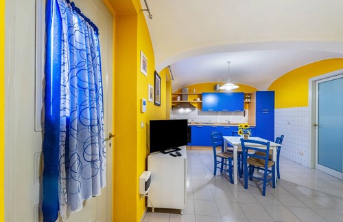 Trino Apartment | Apartment 'Casa Della Nonna 1' with Wi-Fi and Air Conditioning