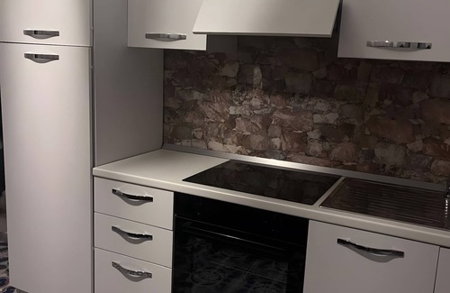 Venticano Apartment | Apartment 'Casa Delle Foglie - Uva' with Shared Pool, Wi-Fi and Air Conditioning