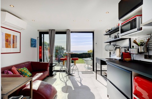 San Roque Apartment | Apartment "Casa Domino 1" with Terrace, shared Pool & Wi-Fi