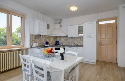 Tremosine Apartment | Apartment 'Casa Doss' with Lake View, Private Terrace and Wi-Fi