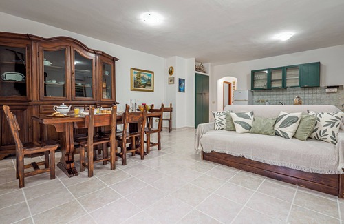 Padru Apartment | Apartment 'Casa Elisa' with Mountain View, Wi-Fi and Air Conditioning