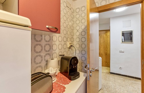 Albanya Apartment | Apartment 'Casa En Albanyà' with Mountain View, Private Terrace and Wi-Fi