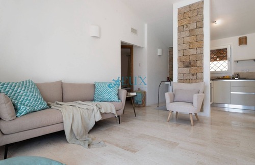 San Pantaleo Apartment | Apartment 'Casa Frangipani' with Mountain View, Wi-Fi and Air Conditioning