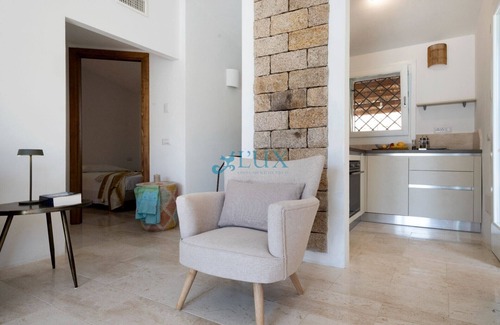 San Pantaleo Apartment | Apartment 'Casa Frangipani' with Mountain View, Wi-Fi and Air Conditioning
