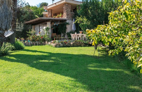 Pittulongu Apartment | Apartment “Casa Gaia” with Sea View, Garden & Terrace