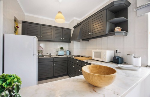 Portimao Apartment | Apartment "Casa Gaivota" with Shared Pool & Wi-Fi