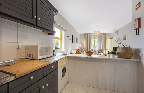 Portimao Apartment | Apartment "Casa Gaivota" with Shared Pool & Wi-Fi