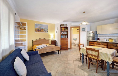 Poggi Apartment | Apartment "Casa Gelsomino" with Sea View, Wi-Fi, Garden & Terrace